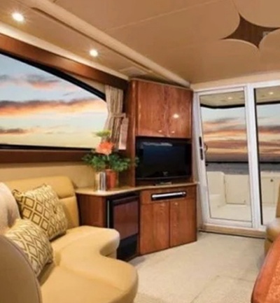 Yacht 49 salon aft